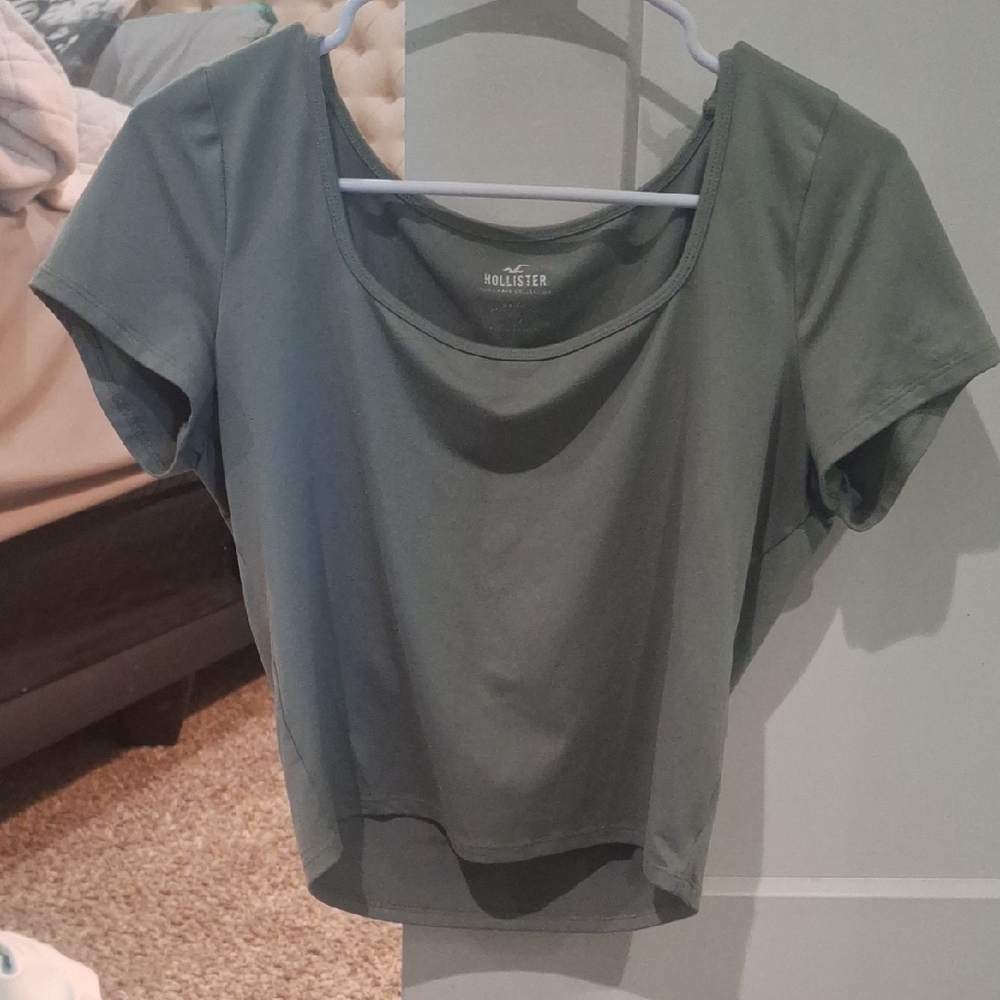 Hollister Women's Green Crop Top